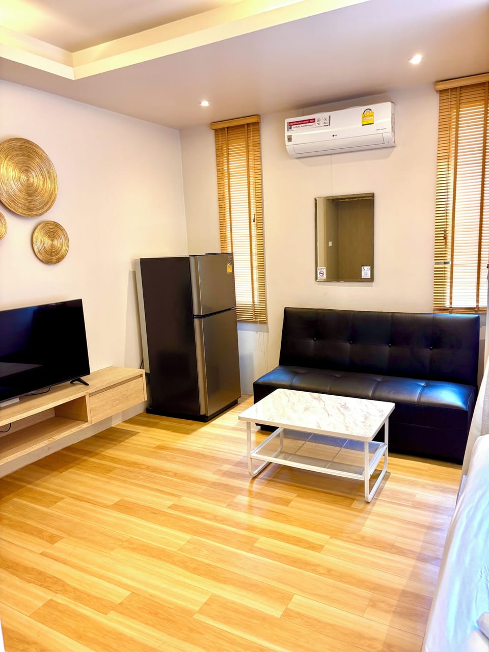 Condo, 1 Bedroom, Smoking, Balcony | Living room