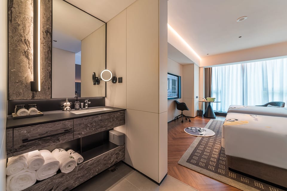 Comfort Twin Room, Mountain View | Premium bedding, free minibar, desk, laptop workspace