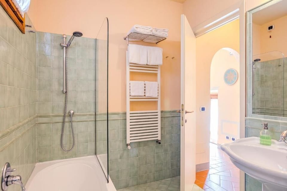 Deluxe Double Room | Bathroom | Slippers, bidet