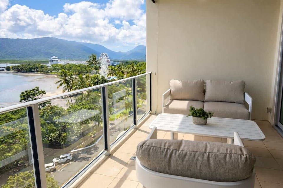 Enjoy the warm morning sun on the balcony with a coffee in hand and take in the extraordinary views of the coral sea