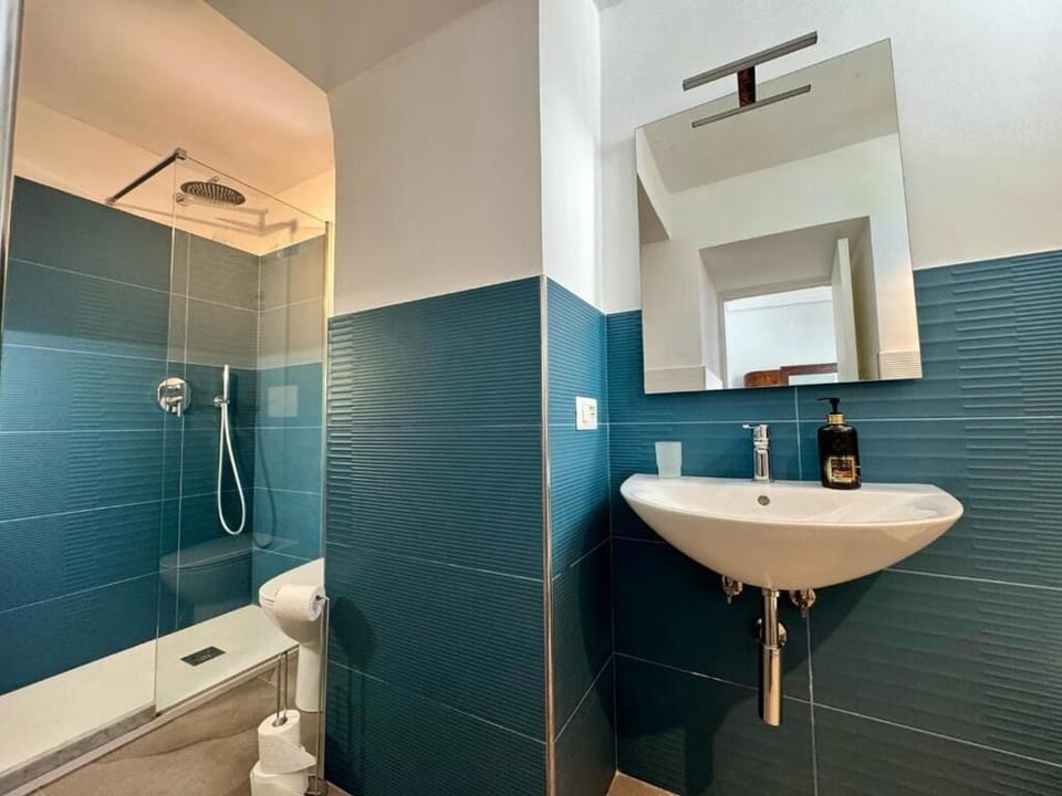 Deluxe Apartment, Courtyard View | Bathroom | Shower, hair dryer, towels, soap