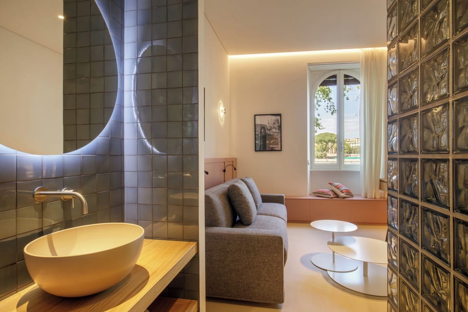 Junior Suite, City View | Bathroom | Shower, free toiletries, hair dryer, towels