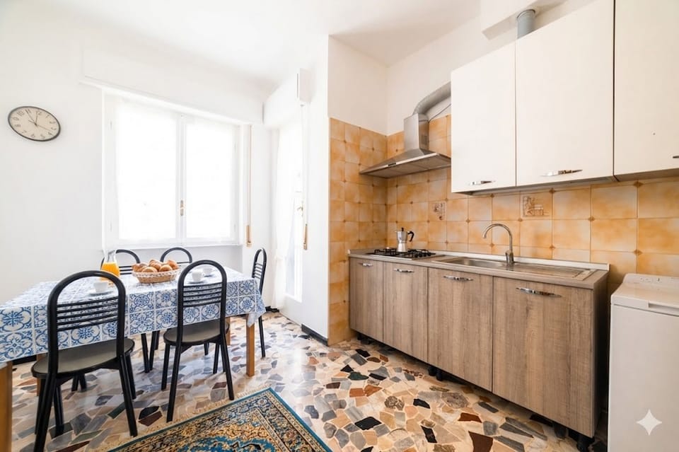 Classic Apartment, Sea View | Private kitchen