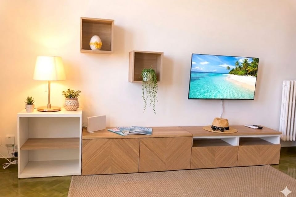 Classic Apartment, Sea View | Living area