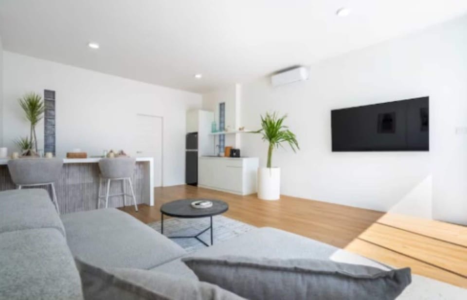 Villa, Lanai | Living area | Smart TV
