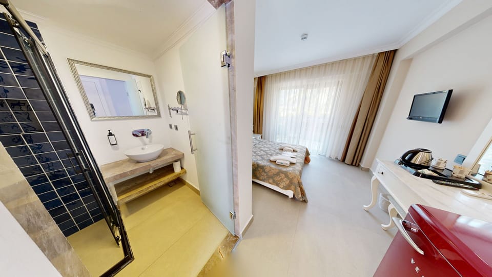 Standard Double Room, 1 Double Bed, Garden View | In-room safe, blackout drapes, free WiFi