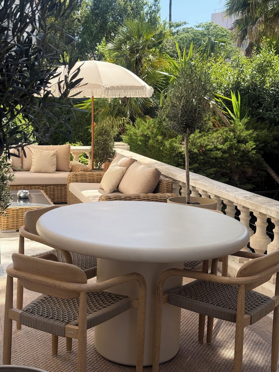 Outdoor dining