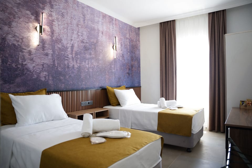 Standard Twin Room, 2 Twin Beds, Non Smoking, Pets Allowed | Free WiFi
