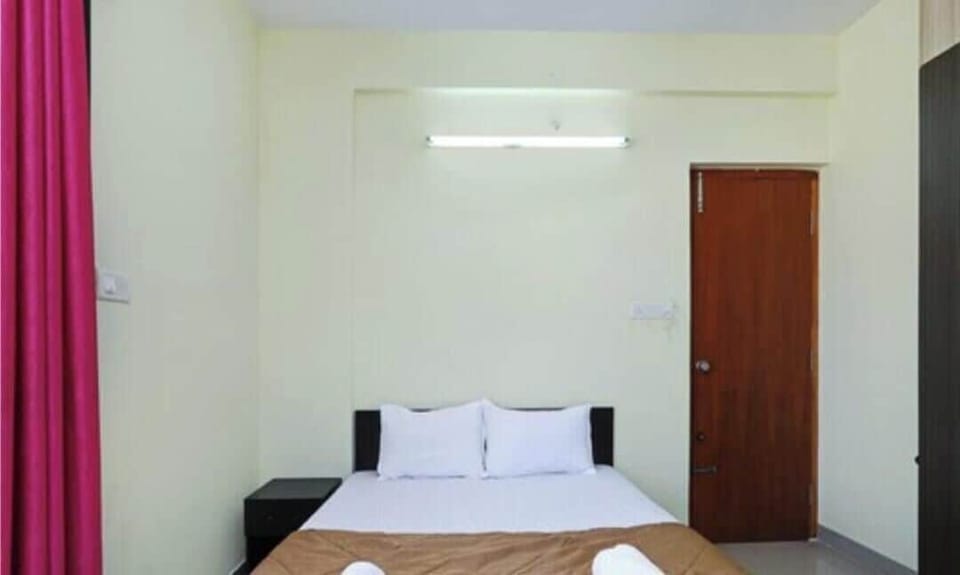 Classic Apartment, Balcony, City View | Desk, laptop workspace, soundproofing, free WiFi