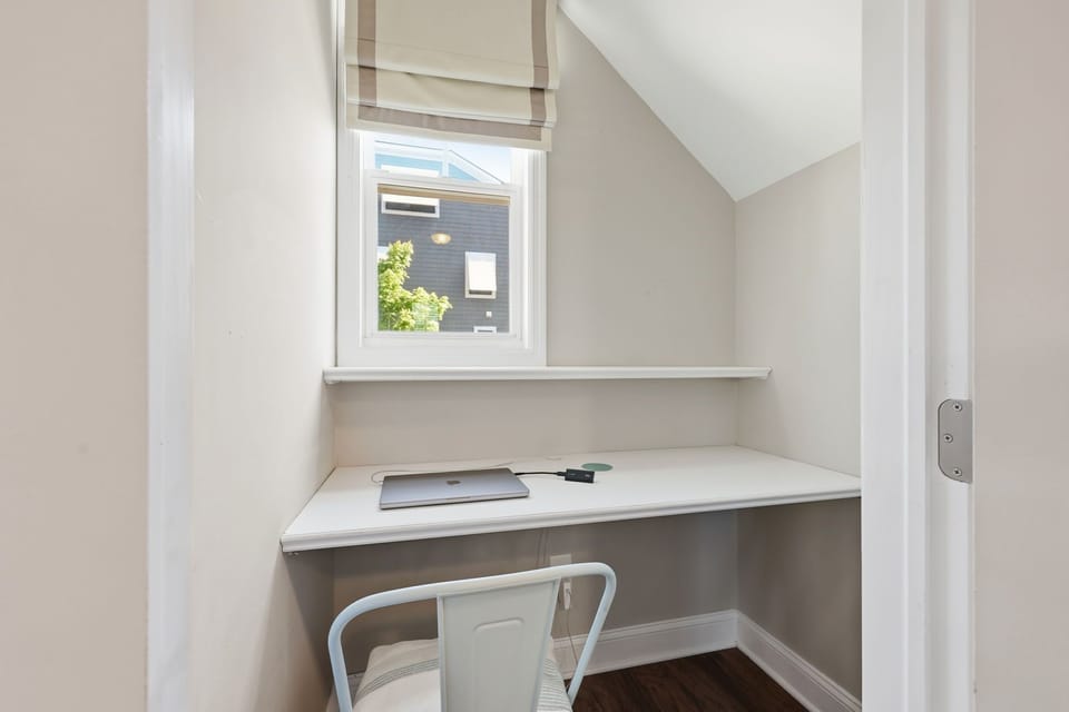 Desk Area off Kitchen 
