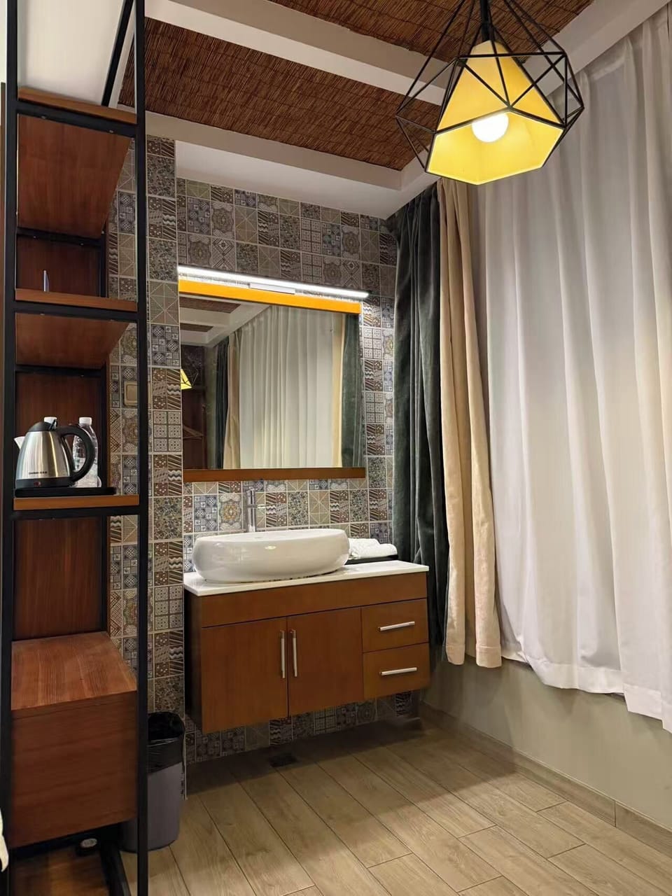 Basic Twin Room | Bathroom | Shower, free toiletries, hair dryer, slippers