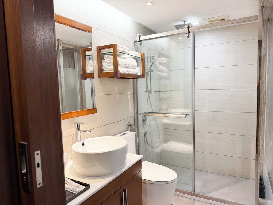 Comfort Twin Room | Bathroom | Shower, free toiletries, hair dryer, slippers