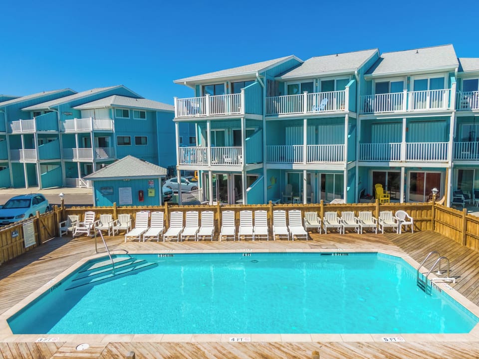 The Riggings Community Pool