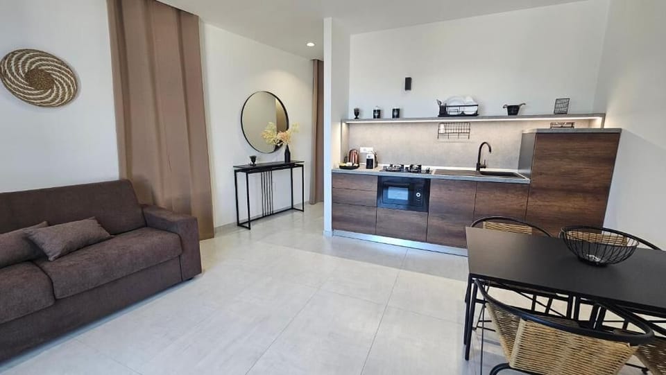 Deluxe Suite, Sea View | Interior