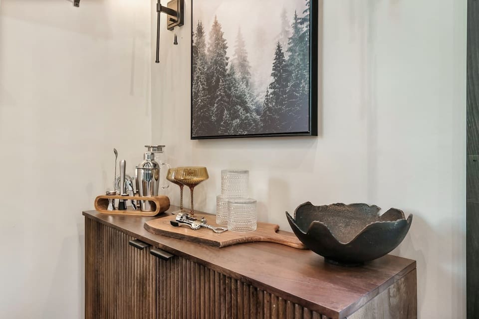 Perfect setup for evening drinks and relaxing moments.