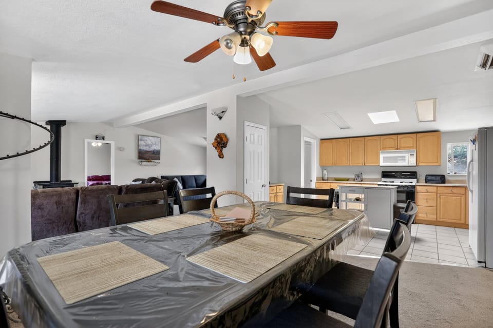 House, 5 Bedrooms | Dining