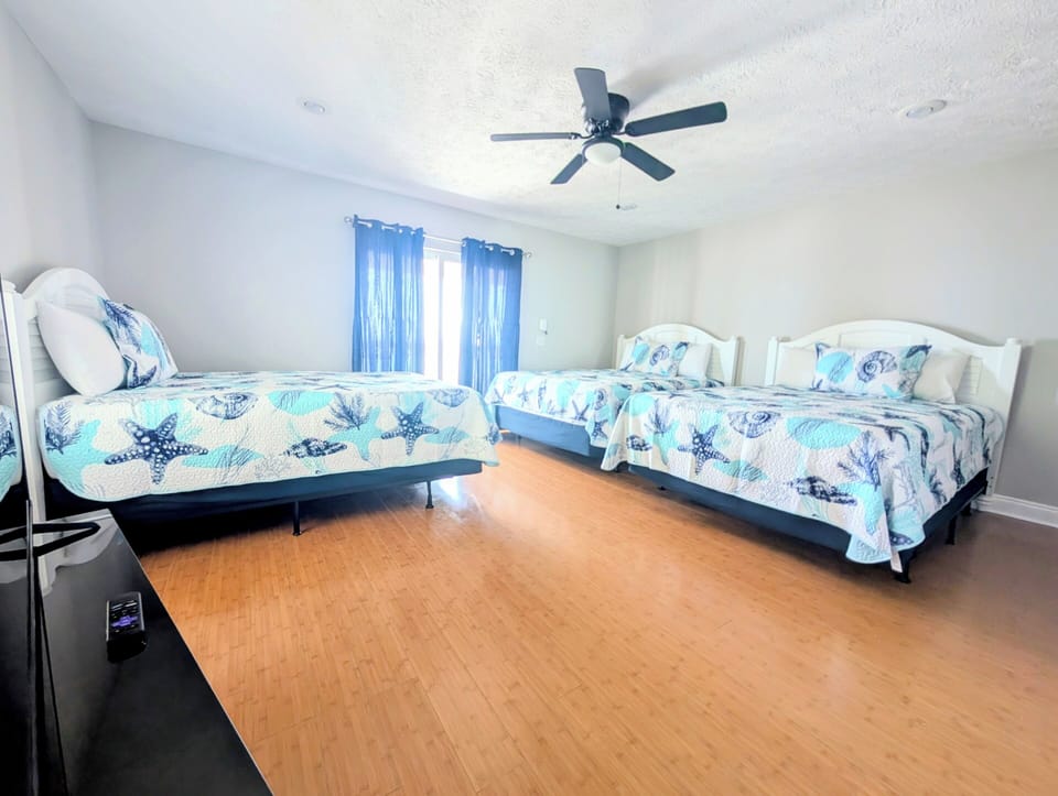 3rd Fl Bdrm w/ 3Q - Another view of the 3rd Floor Bedroom with 3 Queen Beds.