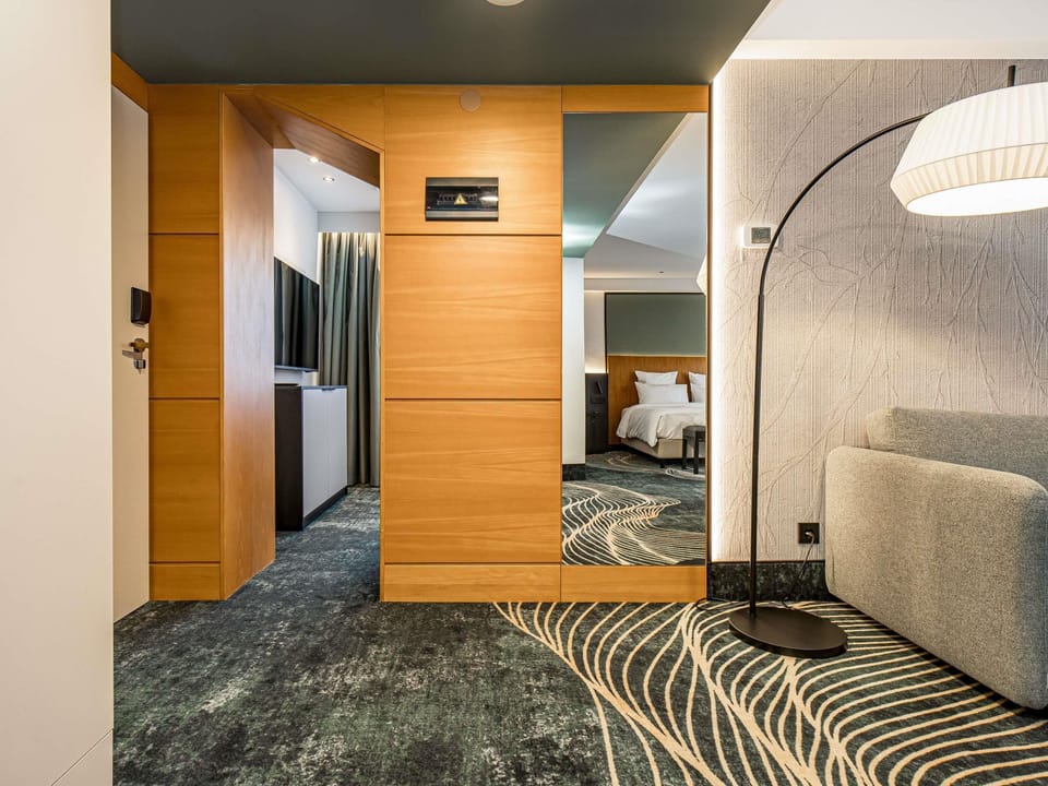 In-room safe, desk, soundproofing, iron/ironing board