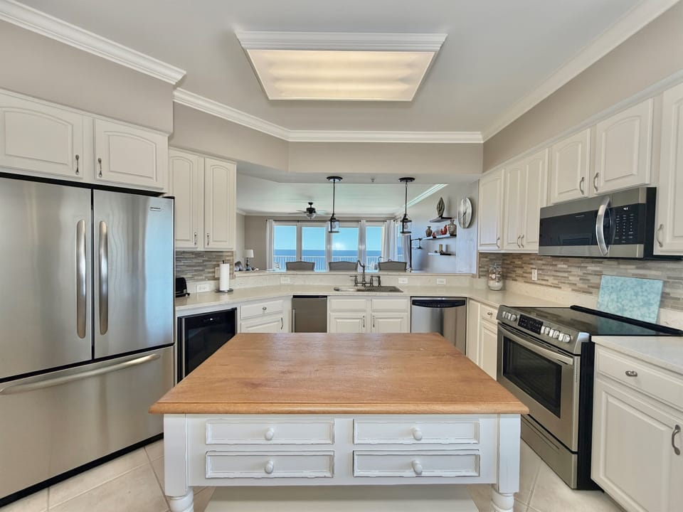 Impressive Gourmet Kitchen!
