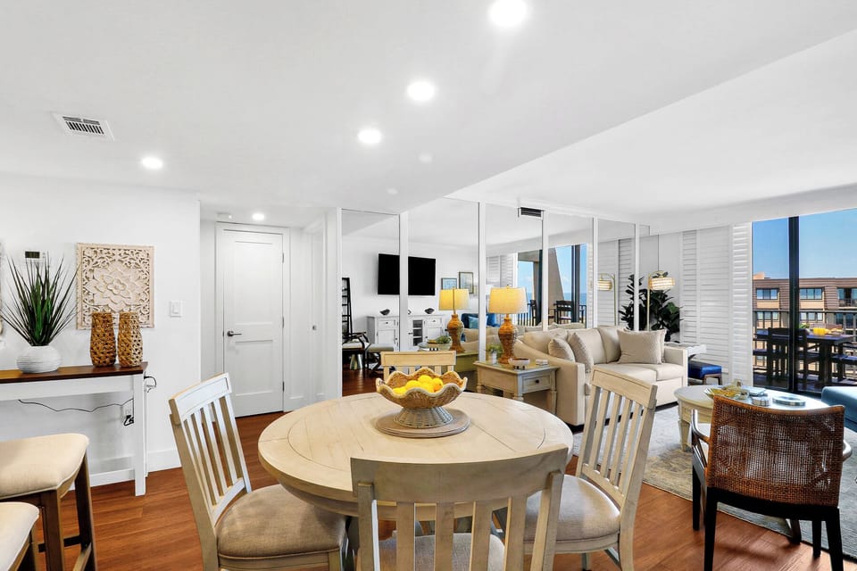 4501 Island Club | Dining table w/ seating for 4 - 4501 Island Club | Dining table w/ seating for 4