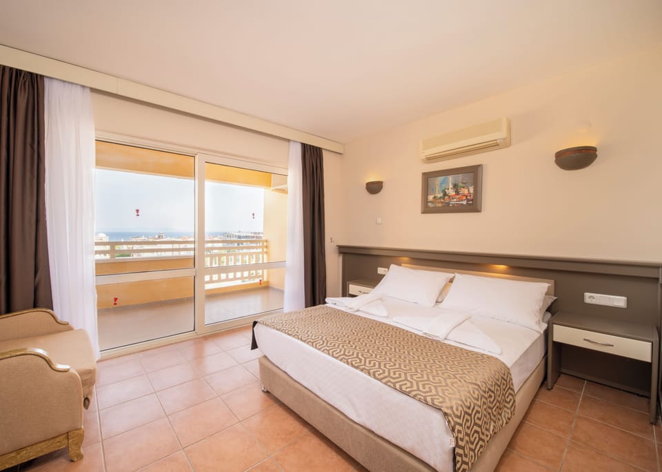 Standard Room, Balcony | Minibar, free WiFi, bed sheets, wheelchair access