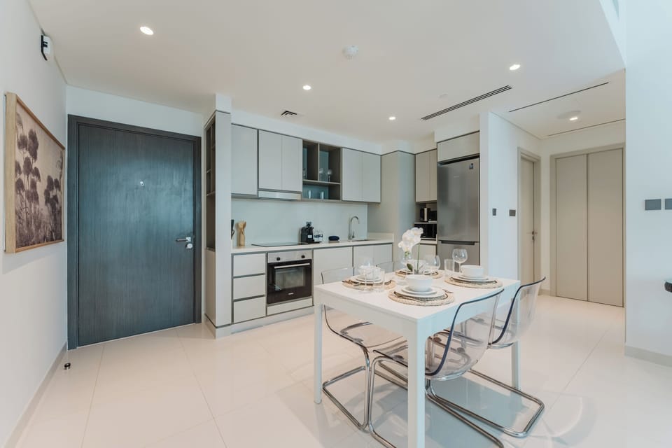 Exclusive Apartment, 1 King Bed, Air conditioning, Beachfront | Private kitchen | Fridge, microwave, oven, stovetop