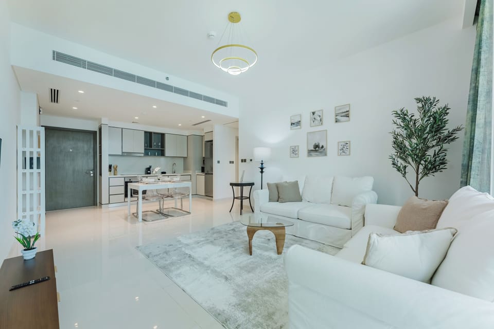 Exclusive Apartment, 1 King Bed, Air conditioning, Beachfront | Living area | 40-inch Smart TV with digital channels