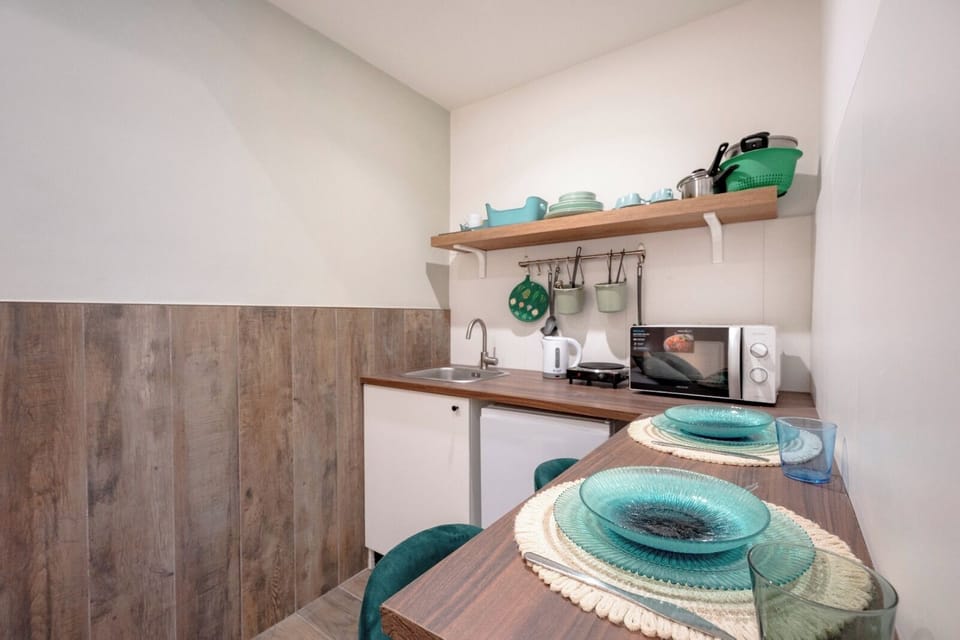 Comfort Double or Twin Room | Private kitchen | Espresso maker, electric kettle