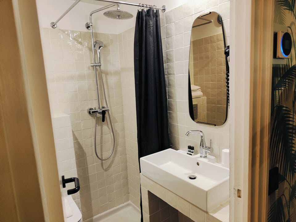 Single Room | Bathroom | Combined shower/tub, deep soaking tub, free toiletries, hair dryer