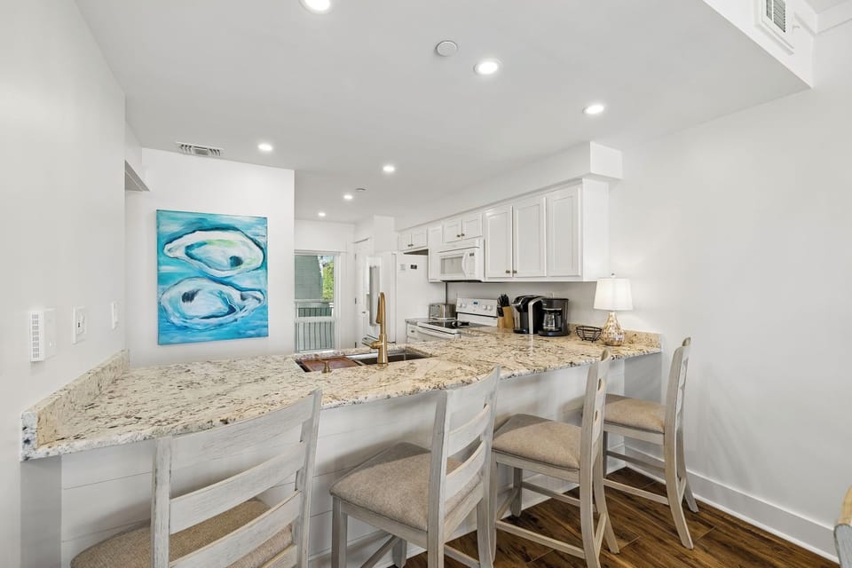 Bar Seating for 4 - Perfect for Breakfast or Quick Bites!