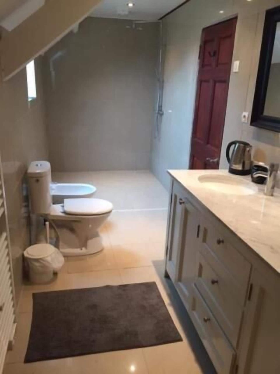 Deluxe Double Room, Garden View | Bathroom | Hair dryer, slippers, towels, soap