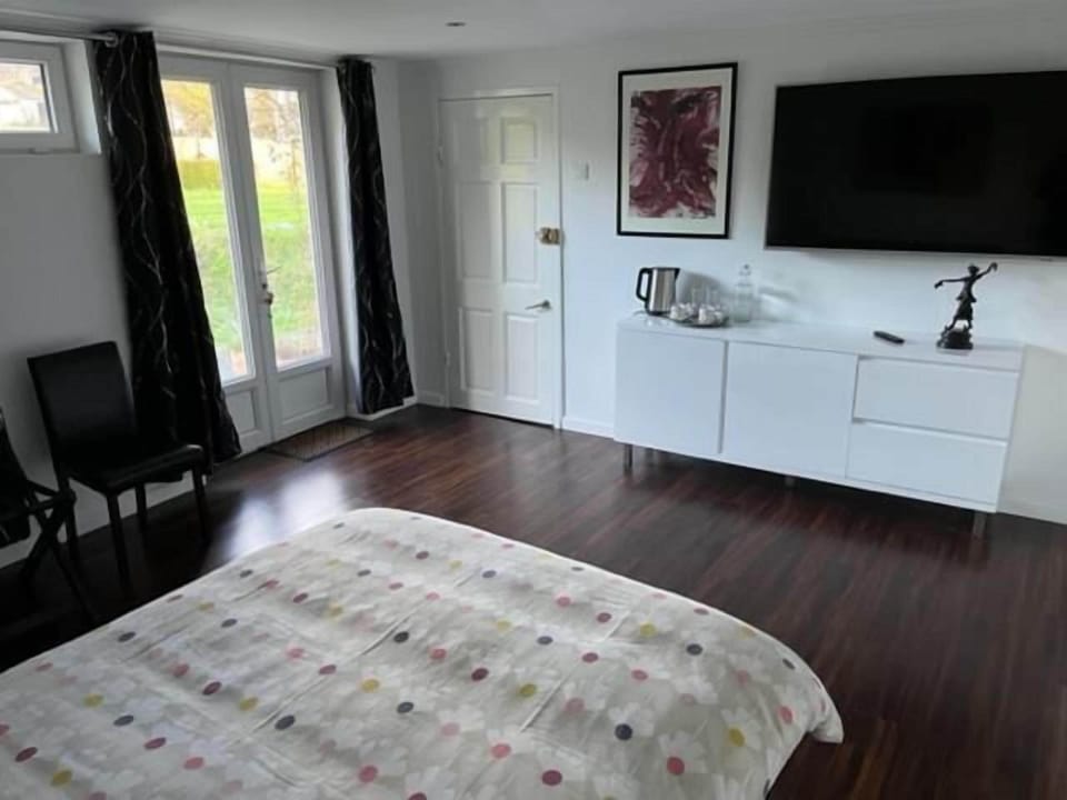 Senior Double Room, Garden View | Free WiFi