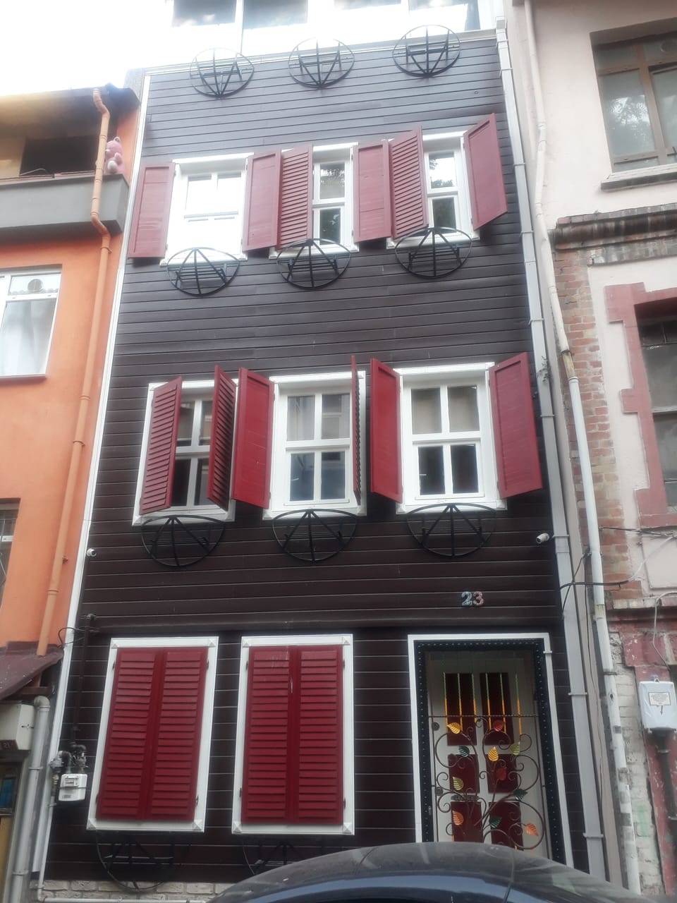 Exterior view of the building where the apartment is located