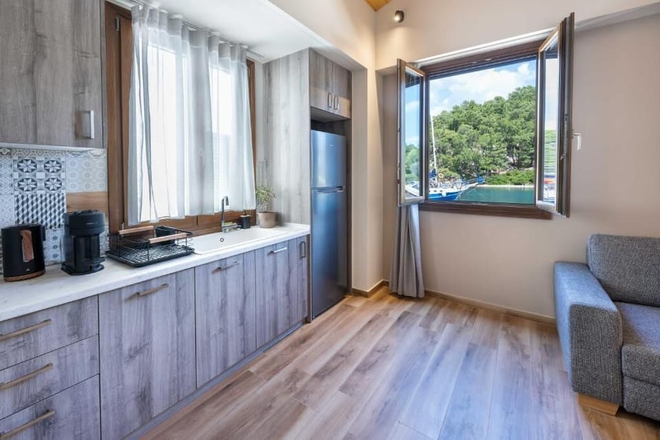 Apartment, 2 Bedrooms, Non Smoking, Sea View | Private kitchen