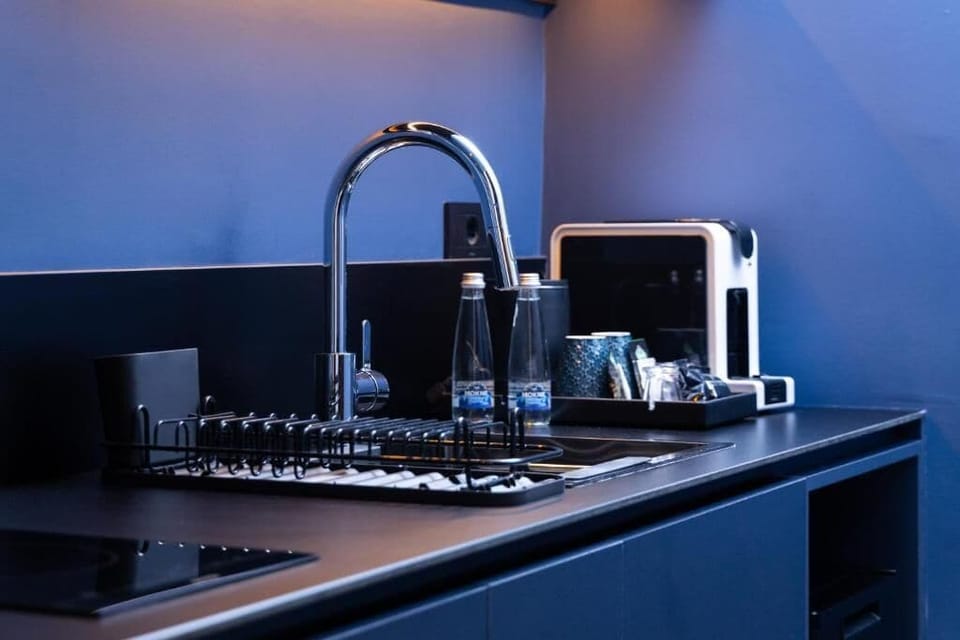 Deluxe Double Room, City View | Private kitchen