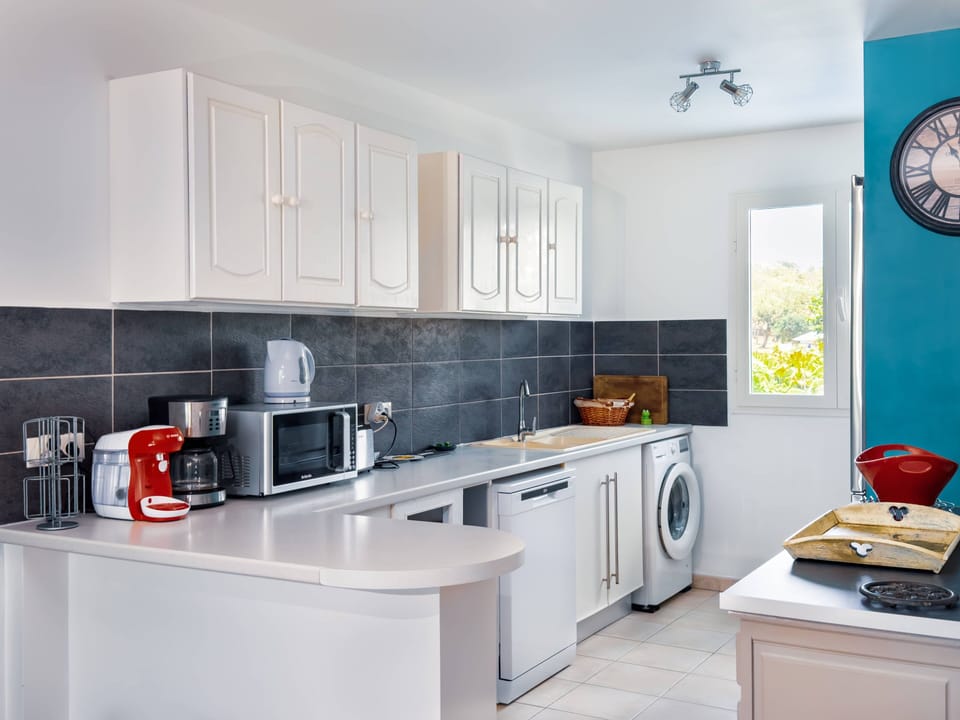 Family Room, Sea View | Private kitchen | Electric kettle