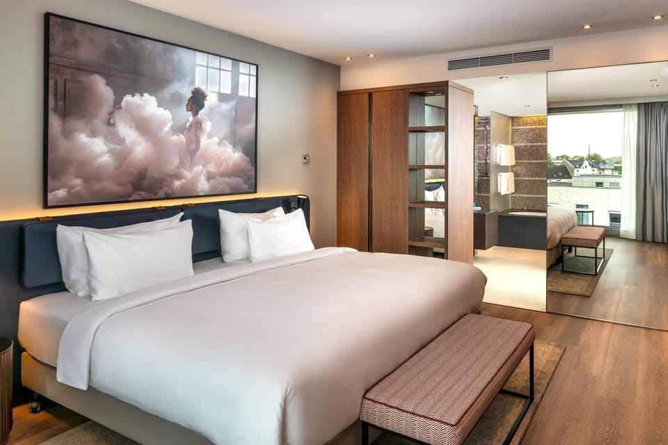 Suite, 1 Bedroom | Premium bedding, minibar, in-room safe, desk