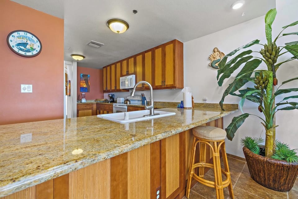 The kitchen’s bar seating lets guests chat or snack while meals are being prepared. SOK-292
