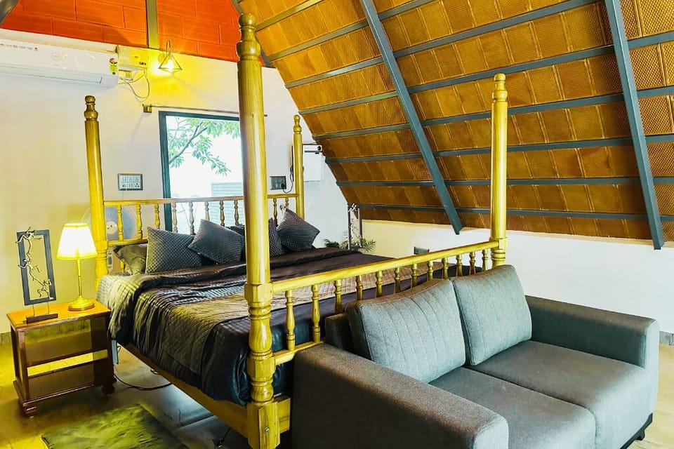 Luxury Villa, Balcony, Pool View | Soundproofing, free WiFi