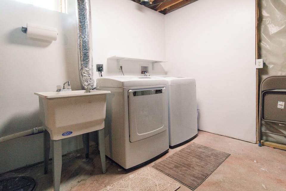 Wash Tub, Dryer and Washing machine available during your stay! We do include a starter pack of laundry pods as well! 