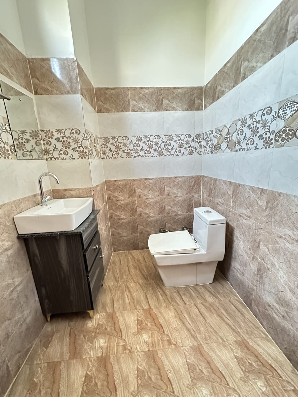 Deluxe Room | Bathroom | Shower, towels, soap