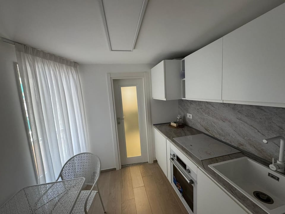 Comfort Townhome | Private kitchen