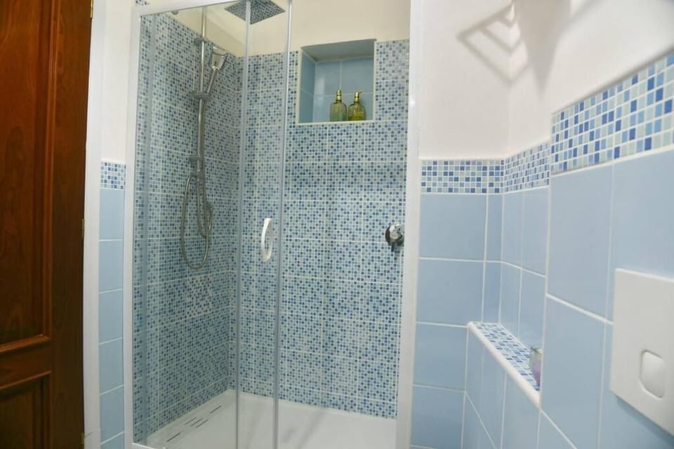 Comfort Triple Room, Vineyard View | Bathroom
