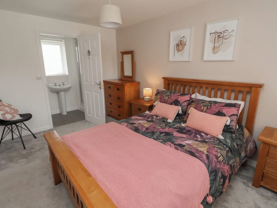 3 bedrooms, WiFi (free), individually decorated, individually furnished