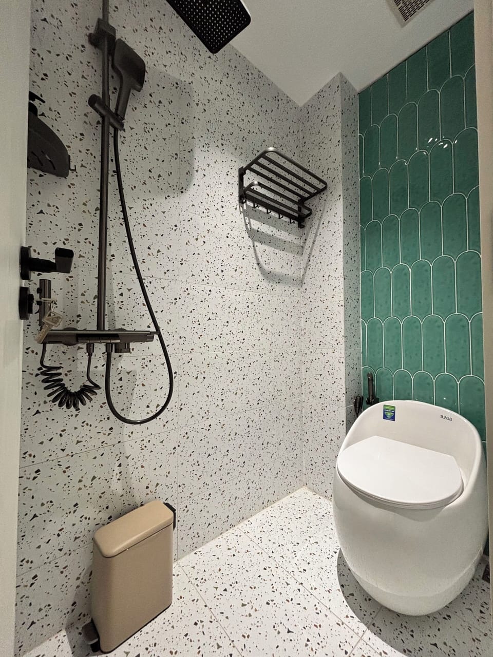 Superior Double Room | Bathroom | Shower, hair dryer, towels, soap