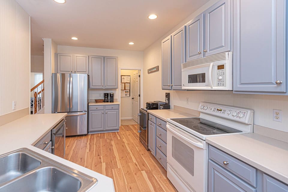 New stainless steel stove and microwave coming