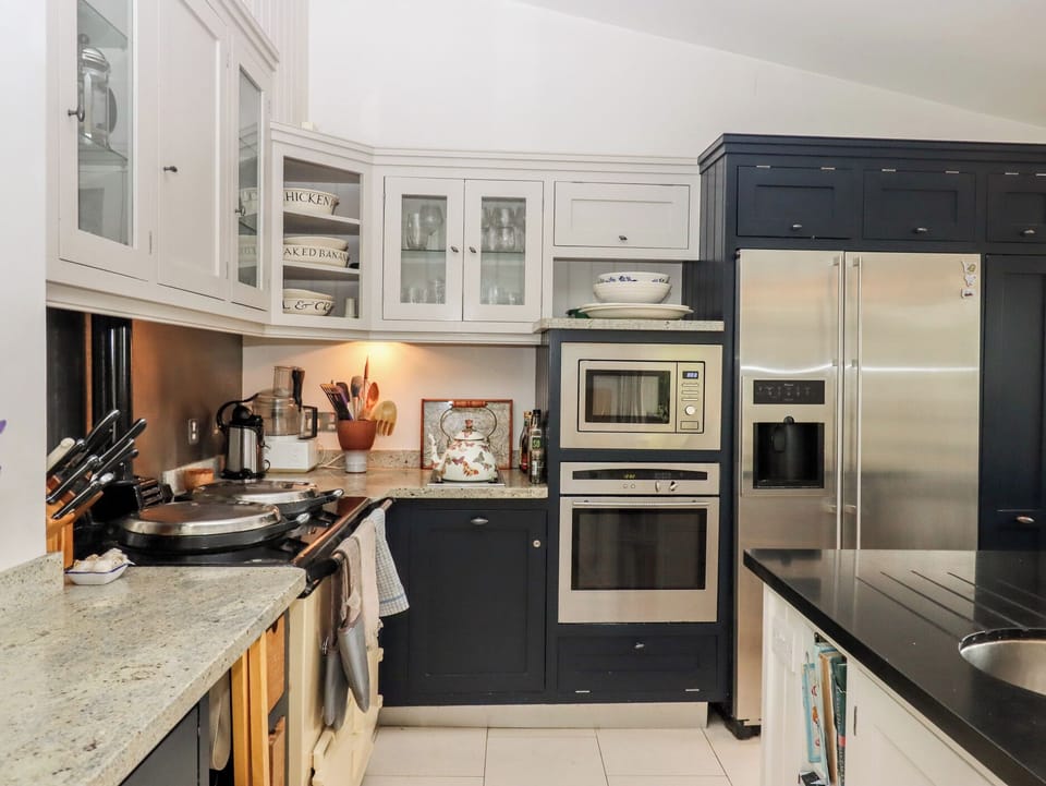 Dishwasher, cookware/dishes/utensils