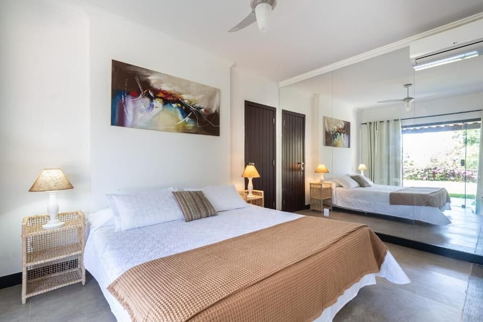 Luxury Couple Suite | Minibar, WiFi (free), bed sheets
