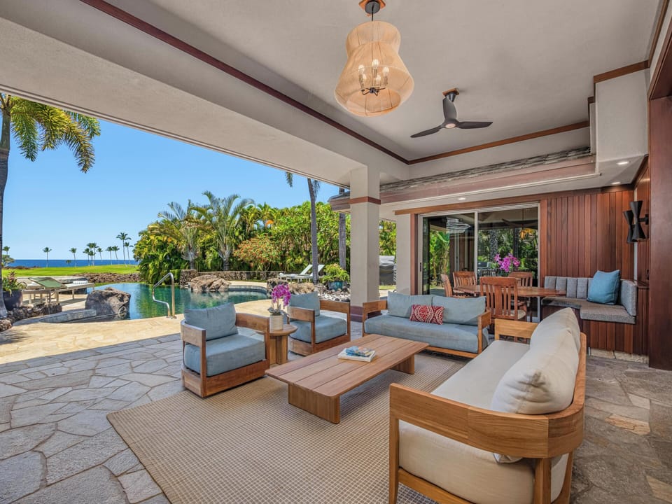 Lanai Lounge