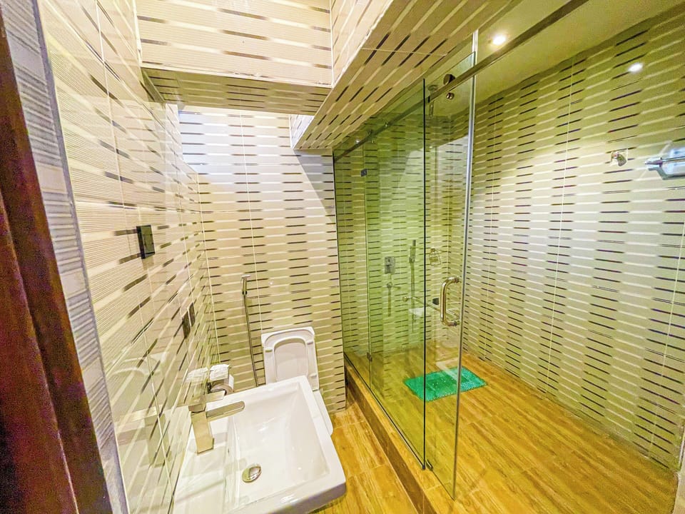 Royal Suite | Bathroom | Soap, shampoo, toilet paper